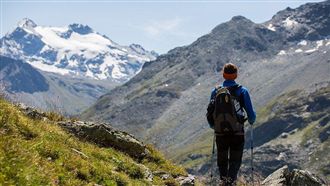 生日變忌日！女攀火山拍照　墜600m深谷亡