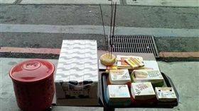 拜拜,神明,祖先,祭拜,三牲,麥當勞(爆料公社 https://www.facebook.com/162608724089621/photos/a.162626540754506.1073741828.162608724089621/420391244978033/?type=3&theater)