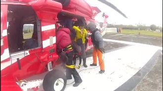 一家五口登百岳　父胃出血搭黑鷹下山