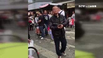 當地老伯當「攝狼」　攤商：常偷拍