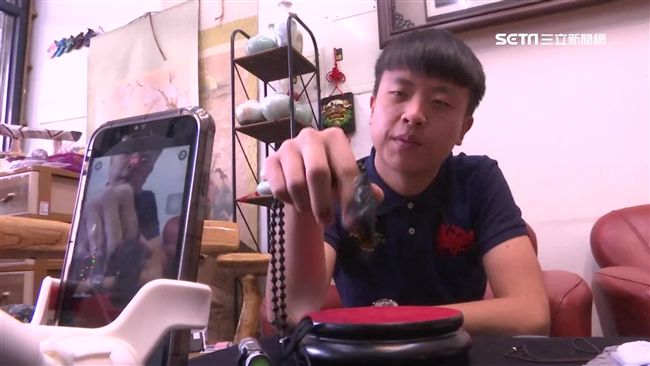 高中生直播賣藝品　靠一張嘴月賺十萬