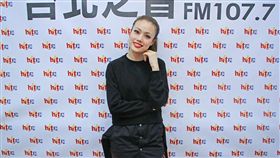 容祖兒 香港天后嗜吃豆腐　受推薦挑戰極品問：「會不會有毒啊？」圖/Hit FM提供