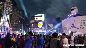 2017台北燈節,西門町,主燈,人潮。（圖／觀傳局提供）