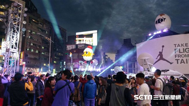 台北燈節登場　西門站兩出口只進不出