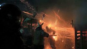 鹽水蜂炮。（圖／翻攝自鹽水蜂炮FB粉絲頁）