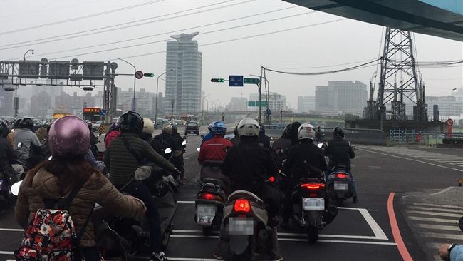 中南部空氣品質不佳　麥寮台西達紅害