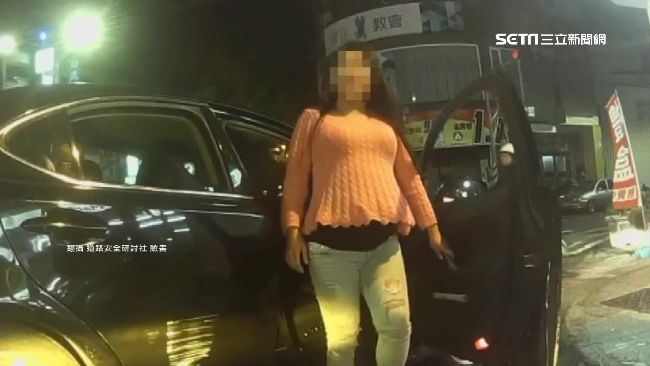 孕婦險扳倒車受指責　反率人攔車嗆聲
