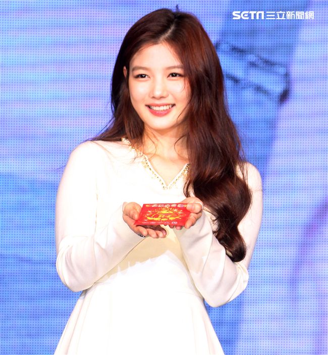 韓星金裕貞首次來台在媒體見面會裡，不濟形象現場扮鬼臉搞笑，希望台灣粉絲們多多支持她。（記者邱榮吉/攝影）