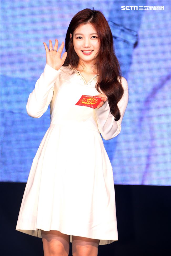 韓星金裕貞首次來台在媒體見面會裡，不濟形象現場扮鬼臉搞笑，希望台灣粉絲們多多支持她。（記者邱榮吉/攝影）