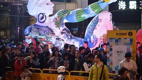 2017台北燈節4日正式登場，台北市府規劃以捷運西門
站為中心，沿中華路設8大燈區，沿著中華路一路上都
有驚喜。
中央社記者孫仲達攝　106年2月4日