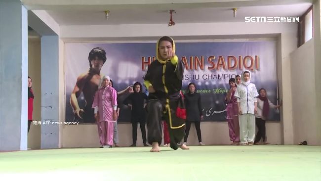 阿富汗女孩雪地練武　盼打進武林大會
