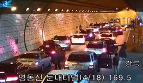 加拿大,菲律賓,台灣,南韓,韓國,車禍,拖車,救護車.事故,駕駛,隧道 圖／韓國道路工社臉書影片