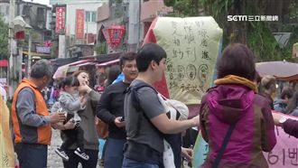 為搶天燈生意　業者竟找人圍毆運將