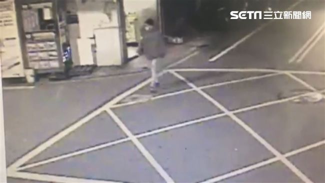 砍斷店員手掌　兇嫌誤傷自己送醫被逮