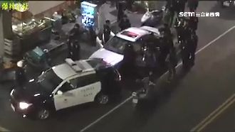 無照駕駛飆速撞車　鑽夜市躲警被逮