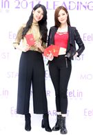 伊林模特兒新春開工團拜，金雞報喜大發利市。（記者邱榮吉/攝影）