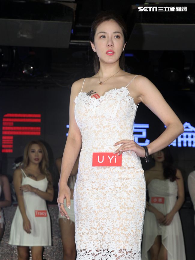 性感正妹白晢美人兒U Yi。（記者邱榮吉/攝影）