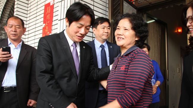 維冠住戶迎接新生命　賴清德探望祝福