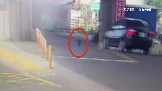 2歲童找媽媽迷路　運將、網友助返家