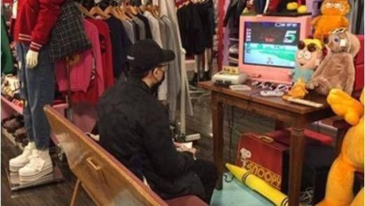 坐沙發打電動！日本男友休息區94狂