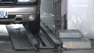 加油站洗車機傷人　員工腳掌遭夾變形