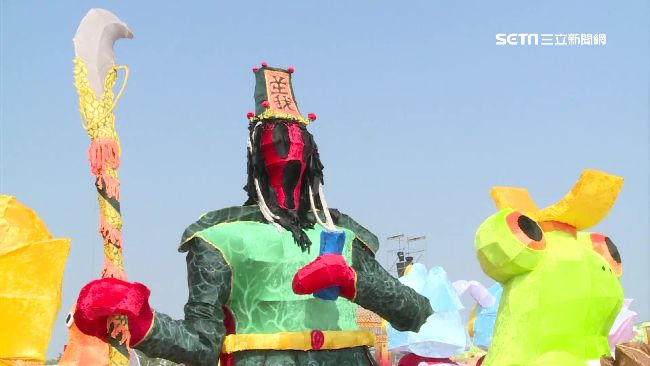 這是關公？燈會鬼臉激似「驚聲尖叫」