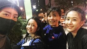 是素顏？運動的女人最美麗！安心亞夜跑完po照太正啦！　圖／翻攝自安心亞臉書專頁