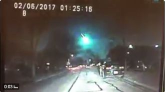 超巨大流星劃過天際　就像休旅車般大