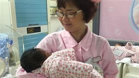 胚胎冷凍16年，小嬰兒浩浩終於誕生在這個世上。（圖／翻攝自大陸《南方網》）