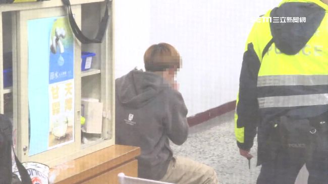 毒犯拒檢加速逃　警所長遭拖行受傷
