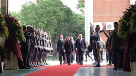 總統蔡英文7日赴台中主持「新式高教機委製協議書暨合作備忘錄簽署啟動典禮」