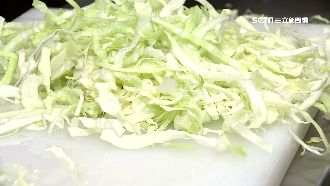 高麗菜切絲　營養師：營養成分易流失