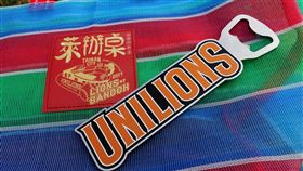 統一獅球迷會萊辦桌 贈品開瓶器、 復古手提袋（圖／獅隊提供）