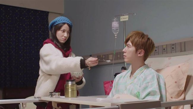 頂寒流拍戲　李國毅專注哭戲眼泛淚光