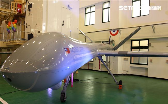 中科院研發的大小不同功能無人機。（記者邱榮吉/攝影）