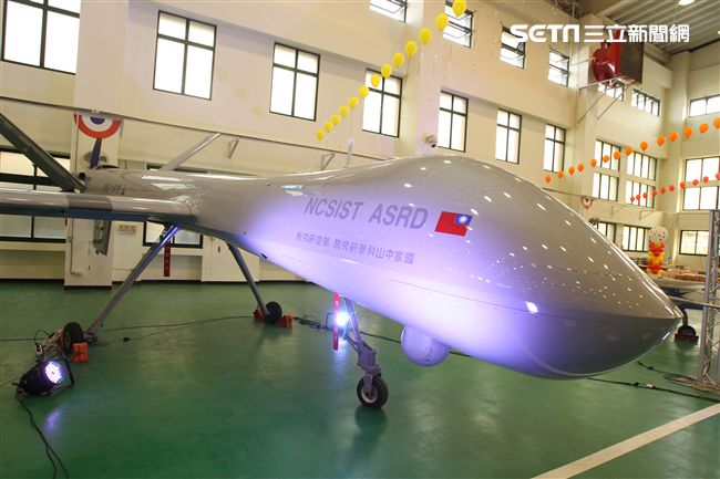 中科院研發的大小不同功能無人機。（記者邱榮吉/攝影）