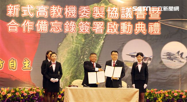 中科院跟漢翔公司簽訂合作備忘錄。（記者邱榮吉/攝影）