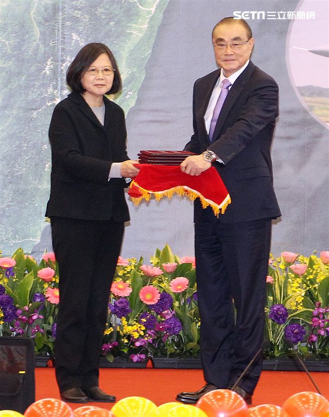 總統蔡英文7日上午見證「新式高教機委製協議書暨合作備忘錄簽署啟動典禮」。（記者邱榮吉/攝影）