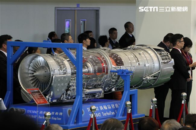 大型渦輪扇引擎。（記者邱榮吉/攝影）