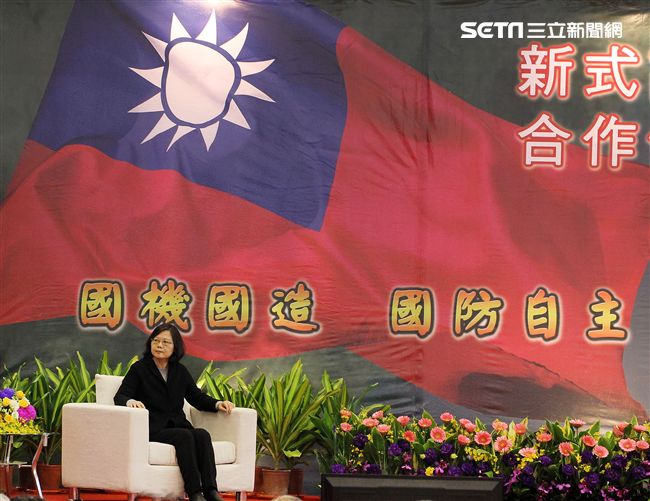 總統蔡英文7日上午出席「新式高教機委製協議書暨合作備忘錄簽署啟動典禮」。（記者邱榮吉/攝影）