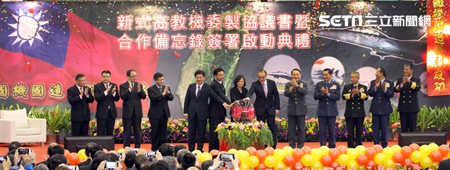 總統蔡英文7日上午見證「新式高教機委製協議書暨合作備忘錄簽署啟動典禮」。（記者邱榮吉/攝影）