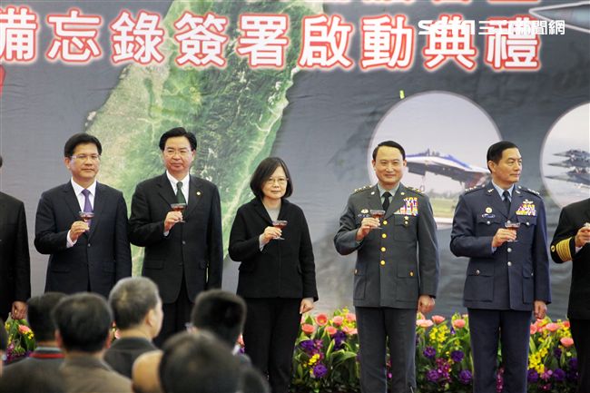總統蔡英文7日上午出席「新式高教機委製協議書暨合作備忘錄簽署啟動典禮」。（記者邱榮吉/攝影）