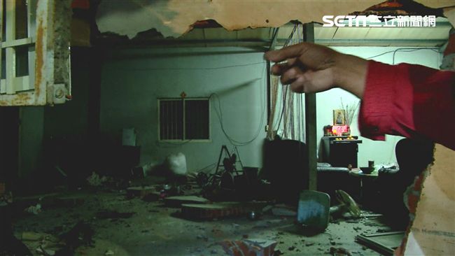 床讓給兒子睡　慈父睡地板遭車撞死