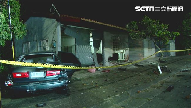 轎車高速衝進民宅　無辜屋主被撞死