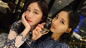 16:9
陳艾琳尬張景嵐遊法國　露美背+S腰辣翻巴黎鐵塔
圖／翻攝自張景嵐IG
https://www.instagram.com/changchinlan/