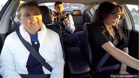 男子讓女友穿上情趣內褲。（圖／翻攝自每日星報）