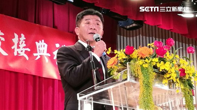 交接麥克風卡卡　陳時中：未來路困難
