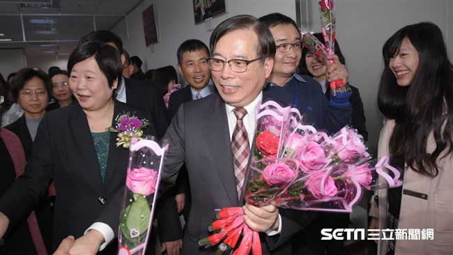 一例一休挺你！勞動部同仁歡送郭芳煜