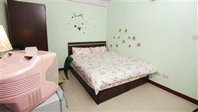 套房
https://www.flickr.com/photos/dayrentking/4092175932/in/photolist-7eBtks-7eBXWU-58mkEE-7eC2Do-7eqekc-7exSgT-7ey5pV-5QzT9S-7eDz2d-7eBt4Q-7eBGJ3-7eBY61-87SB2e-7eBu7o-7ezzM8-7eDyhA-7eDutN-eDvjSL-7exZW