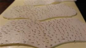 妙鼻貼黏粉刺。（圖／翻攝自臉書爆廢公社）